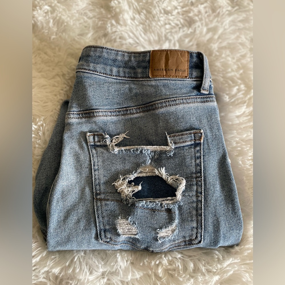 American Eagle Ripped Mom đź‘– Stretch jeans size 8 regular fit